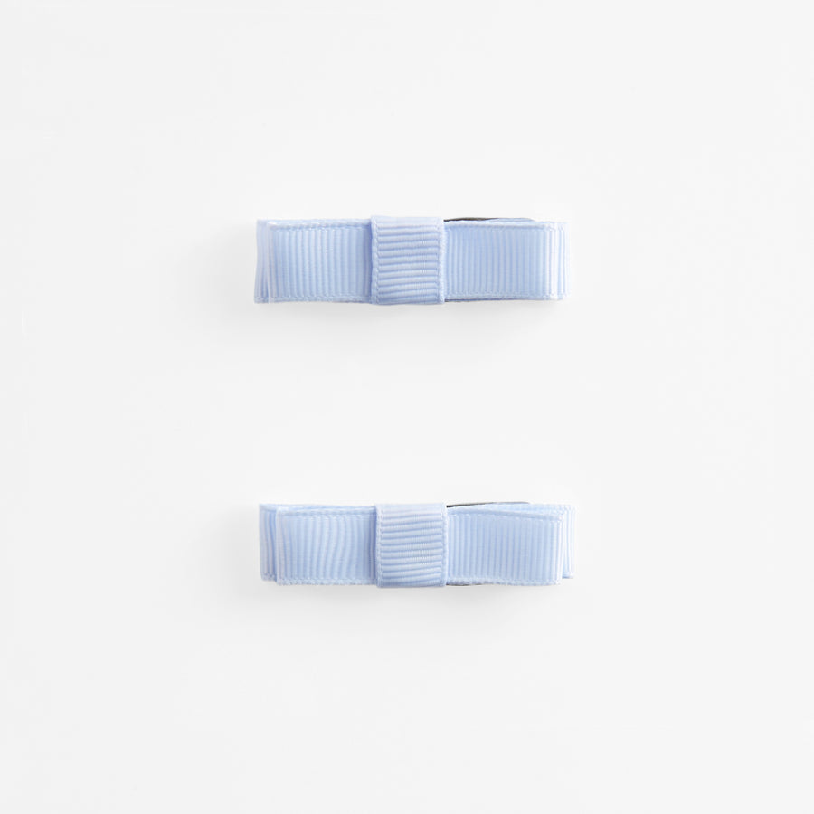 Dve ukosnici z ravnim vozlom za deklice